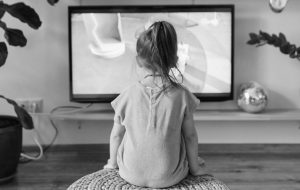 تاثیر افسردگی مادر بر تماشا کردن تلویزیون توسط کودک